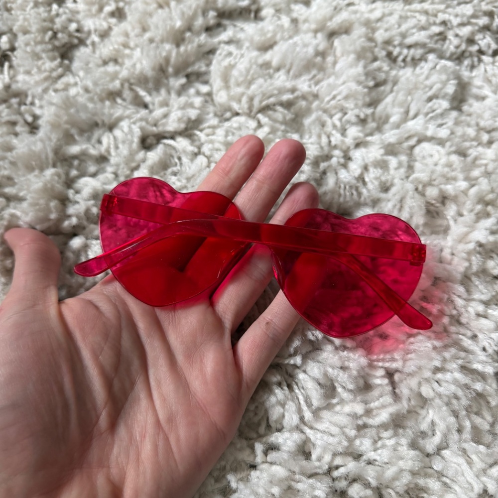 Heart-Shaped Red super cute EDM festival sunglasses glasses Sunglasses a playful - Picture 2 of 4